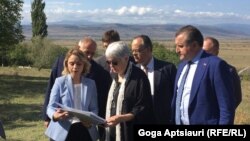 Сегодня у административной границы побывала находящаяся с визитом в Грузии президент ПА НАТО Мадлен Мун