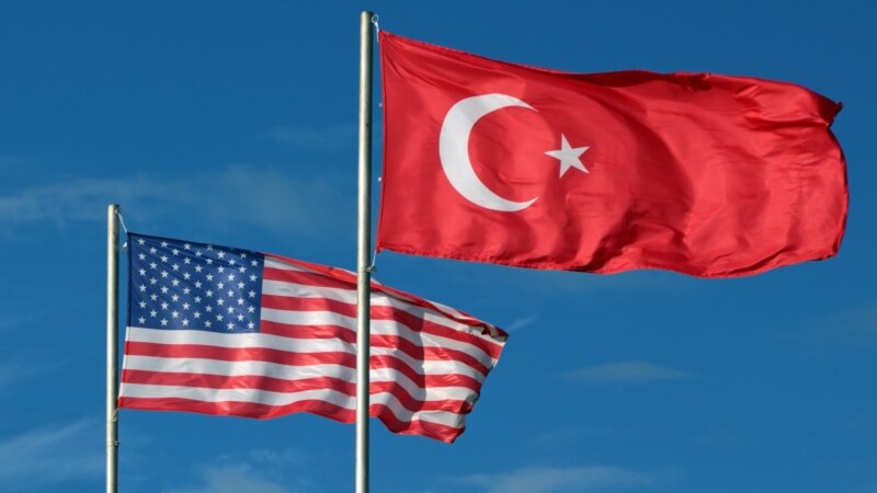 SHBA: Turqia nuk duhet ta kushtëzojë pranimin e Suedisë në NATO me anëtarësimin në BE