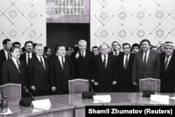 Главы бывших союзных республик после подписания Декларации об основании Содружества Независимых Государств (СНГ) в Алма-Ате, 21 декабря 1991 года