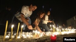 По сложившейся традиции траурные мероприятия, посвященные памяти жертв грузинской агрессии 2008 года, проходят вечером 8 августа