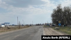 Блокпост на дороге неподалеку от села Мырзатай. Жамбылская область, 28 марта 2020 года.