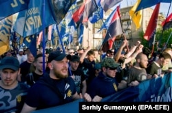 Украински националисти по време на шествието им в Одеса, 2 май 2014 г.