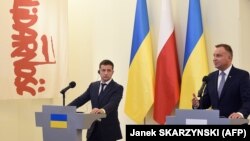Ukrayna Prezidenti Volodymyr Zelensky (solda) və Andrzej Duda Varşavada, 31 avqust, 2019-cu il