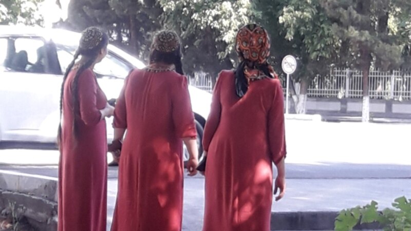  Türkmen deputaty aýallar üçin kosmetiki gadaganlygy 'sanitariýa' sebäbi bilen düşündirdi