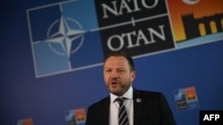 Șeful diplomației estoniene, Margus Tsahkna, vorbindu-le jurnaliștilor în Antalya, înainte de o reuniune a miniștrilor de externe din NATO, pe 15 mai