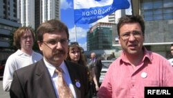 Смещенные оппозиционеры: бывший председатель московского городского отделения СПС, депутат Мосгордумы Иван Новицкий (слева) и его заместитель Владлен Максимов