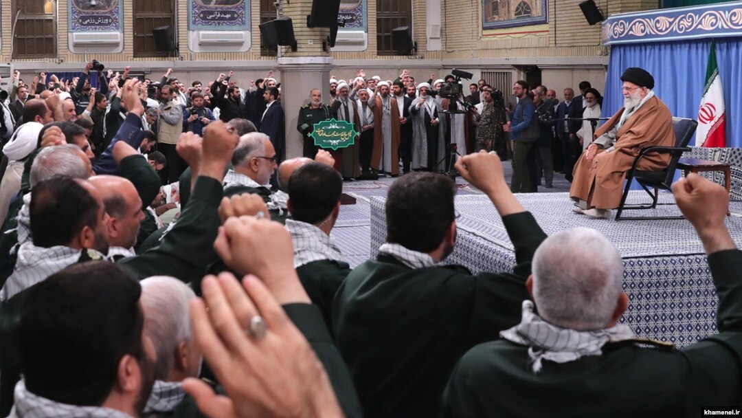 رهبر جمهوری اسلامی به بسیج توصیه کرد در مواجهه سخت و نیمه سخت یعنی جنگ و سرکوب از تجربه دهه ۶۰ استفاده کنند.
