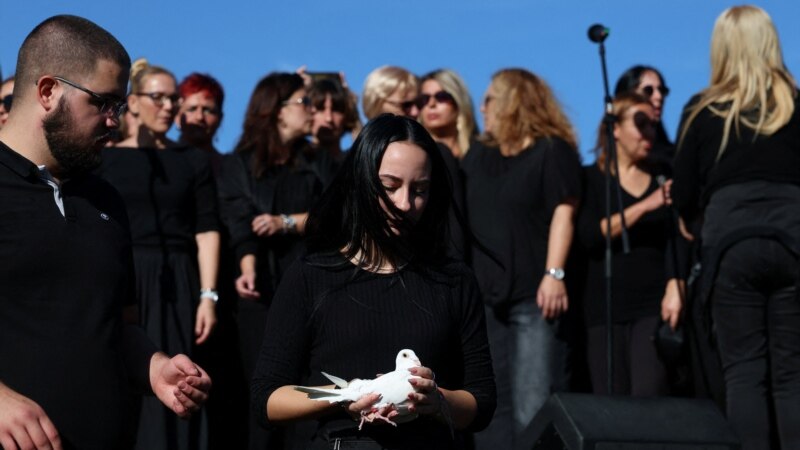 Serbia e shënon njëvjetorin e incidentit vdekjeprurës në stacionin e trenit