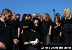  Кадър от митинга в Нови Сад във връзка годишнината от сриването на козирката на жп гарата в града, 1 ноември 2025 година 