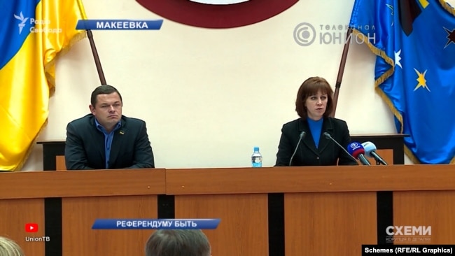 Віталій Борт та Лариса Толстикіна на засіданні Макіївської міськради 14 квітня 2014 року