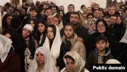 Armenia - Worshippers attend a candlelight liturgy at the Echmiadzin cathedral of the Armenian Apostolic Church, January 5, 2025.