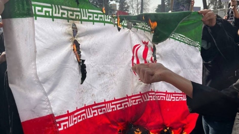 სტუდენტთა ახალი ამბოხების, აშშ-ის დარტყმისა და მოლაპარაკების წარმატების მოლოდინი - რა ხდება ისლამურ რესპუბლიკაში?