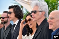  Адам Драйвър, Голшифте Фарахани и Джармуш на премиерата на „ Патерсън “ на филмовия фестивал в Кан през 2016 година 