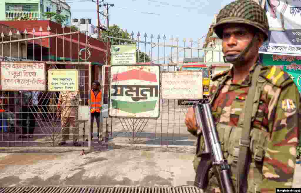 A soldier guarding the entrance to an oil depot in Dhaka on April 3. The government of Bangladesh has stationed troops and police at fuel storage sites throughout the country amid the ongoing energy crisis.