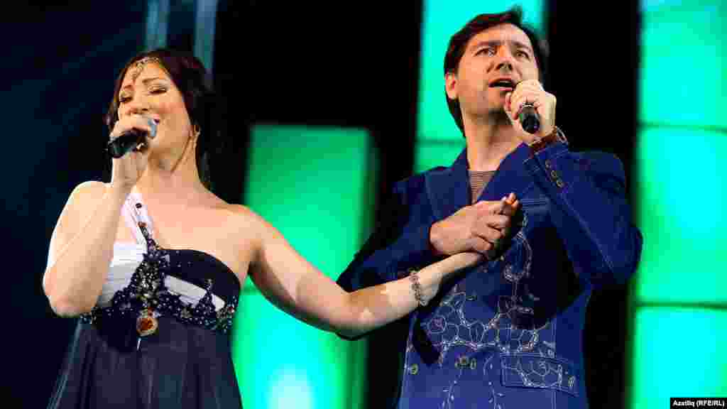 Җырчы Алинә Шәрипҗанова һәм Камал театры артисты Фәнис Җиһанша