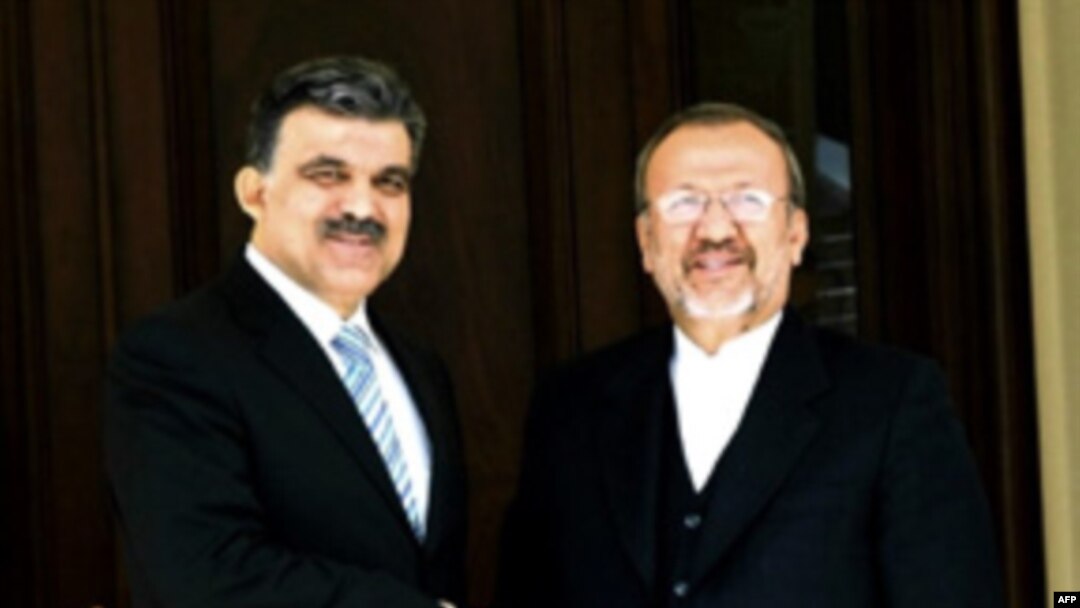 منوچهر متکی،وزير امورخارجه ايران با عبدالله گل وزير امور خارجه ترکيه دیدار و گفت وگو کرد
