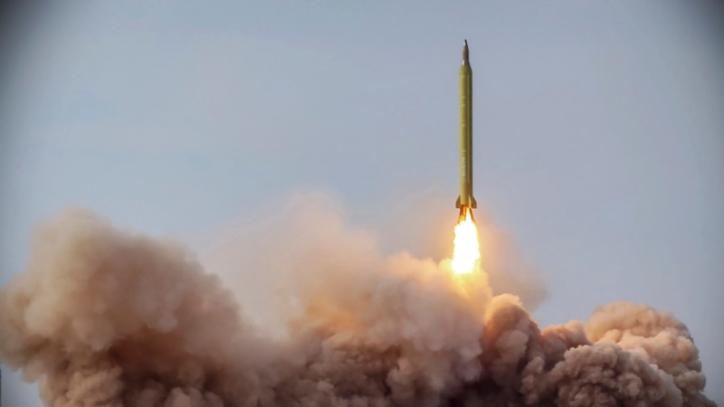 ارتش ایران می‌گوید موشک نقطه‌زن جدیدی با برد ۳۰۰ کیلومتر را آزمایش کرده است
