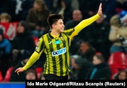 Дастан Сәтбаев Данияның "Копенгаген" қақпасына гол салған сәт. Копенгаген, 26 қараша, 2025 жыл.