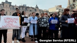 ჟურნალისტების მხარდასაჭერი აქცია ბათუმში. 2024 წლის 8 დეკემბერი
