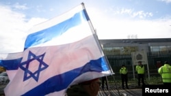 بر اساس داده‌های سازمان ملل، در سه سال گذشته دست‌کم ۱۱۰۰ فلسطینی، از جمله حداقل ۲۴۰ کودک، به دست سربازان اسرائیلی و شهرک‌نشینان یهودی کشته شده‌اند