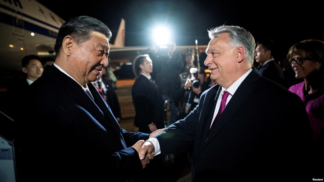 Premierul Ungariei, Viktor Orban, l-a așteptat la aeroportul din Budapesta pe președintele Chinei, Xi Jinping.