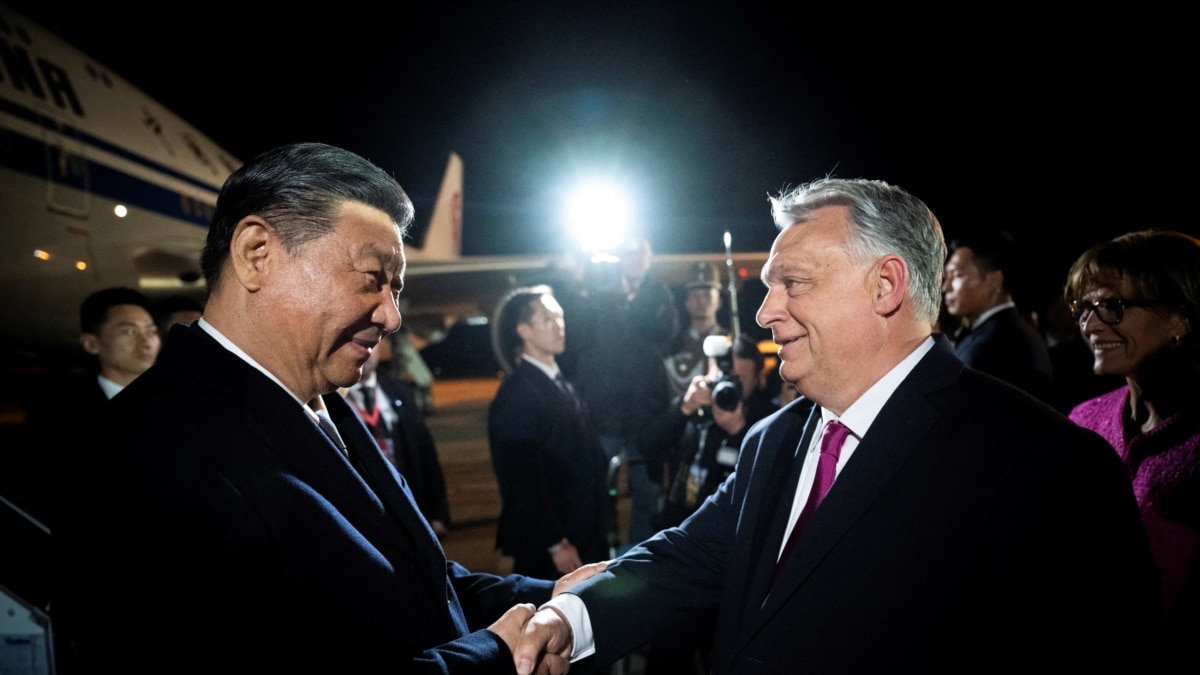 3 perc: Megérkezett a kínai elnök Magyarországra, csaknem húsz megállapodás aláírása várható