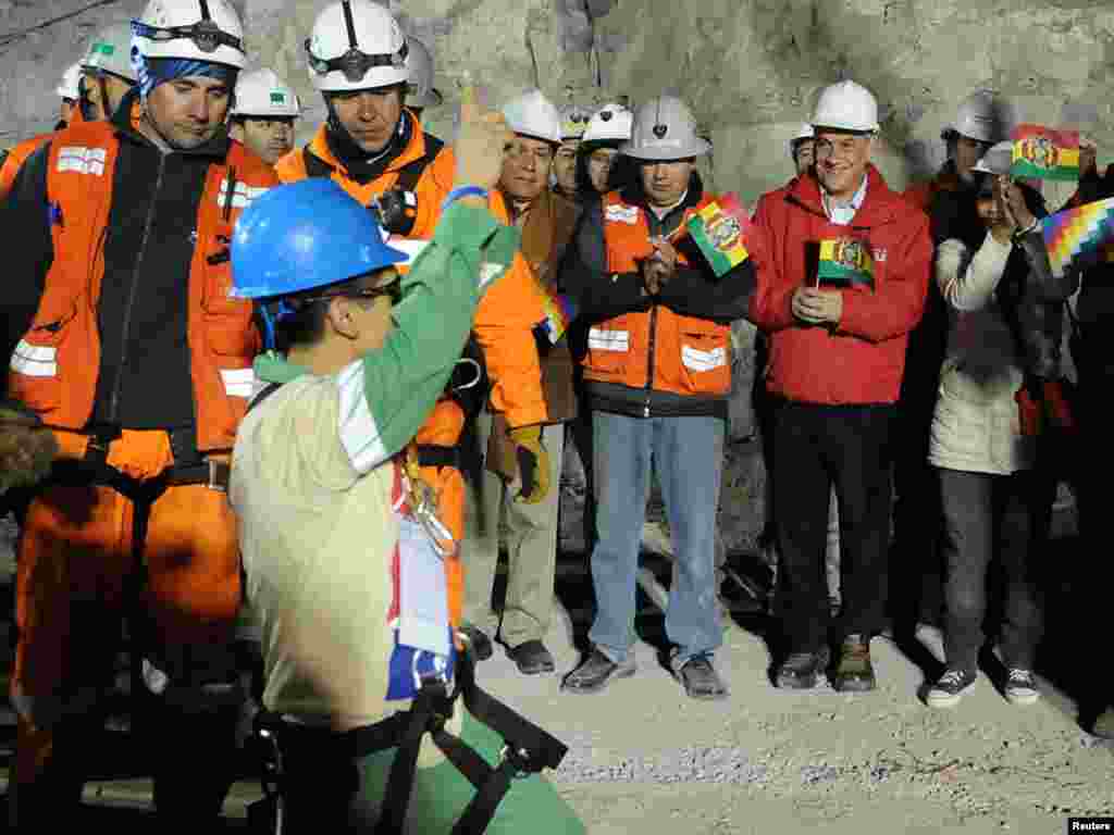 چهاومین معدنچی که به سطح زمين رسيد