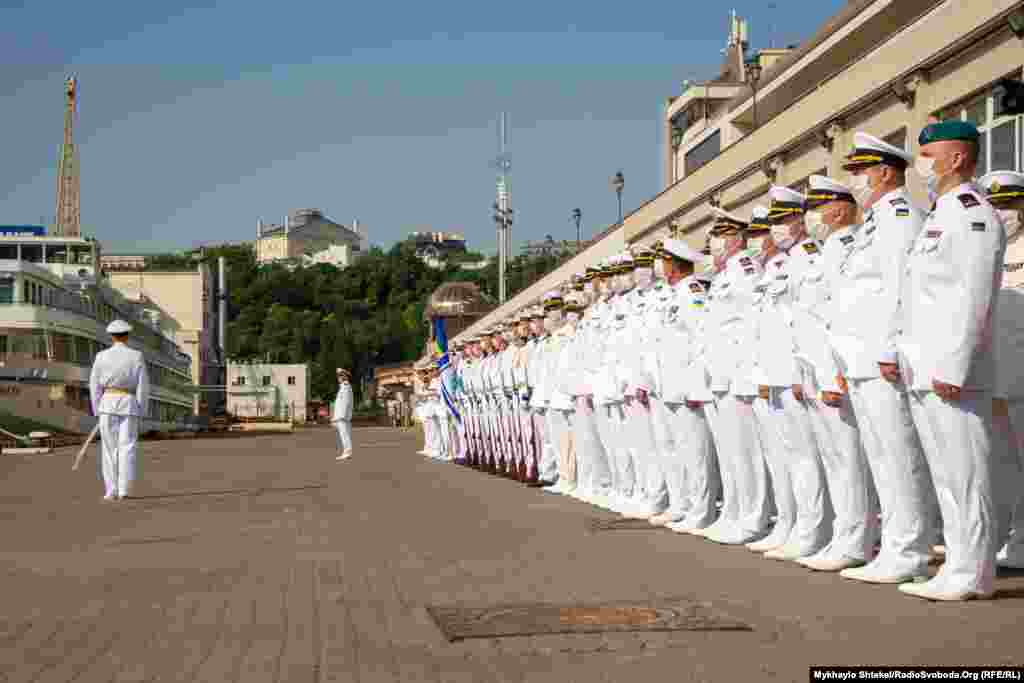 Урочиста церемонія відбулась не у військовій гавані, а в основному терміналі Одеського морського торговельного порту