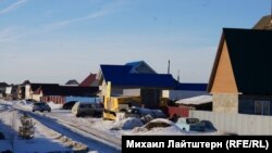 Slavjanka - takozvano zadružno vikend naselje na periferiji Novosibirska - datira tek od 2008. godine. Mnoge kuće u selu su još uvijek djelomično izgrađene i nenaseljene.