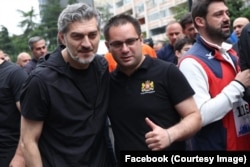 მიხეილ ყაველაშვილის გვერდით „სიწმინდეების შეურაცხყოფისგან დაცვის“ მოძრაობის ერთ-ერთი წევრია