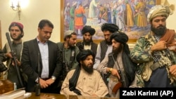 افراد گروه طالبان در ارگ ریاست جمهوری