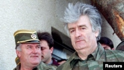  Radovan Karadzic və Ratko Mladic 