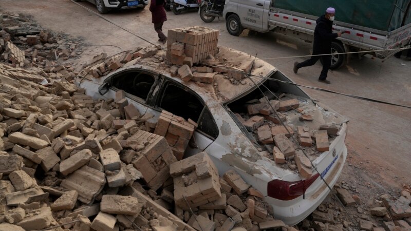 Dhjetëra njerëz ende të zhdukur nga tërmeti që la 137 të vdekur në Kinë