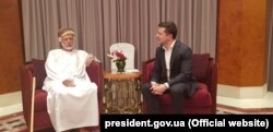 Інша – з міністром, відповідальним за закордонні справи Султанату Оман
