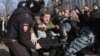 Задержание участника акции против коррупции в Москве