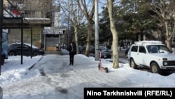 მოყინული გზის სავალი ნაწილი და ტროტუარი, ვაჟა-ფშაველას მეექვსე კვარტალი. 22 იანვარი, 2026 წელი