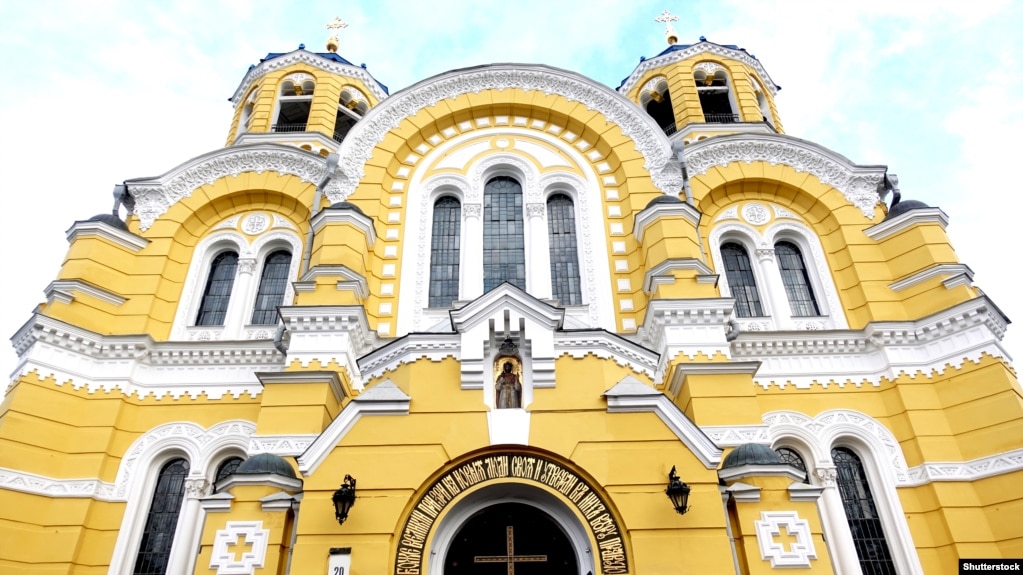 Київ. Патріарший кафедральний собор святого Володимира – головний храм Української православної церкви Київського патріархату. Збудований у 1862–1882 роках