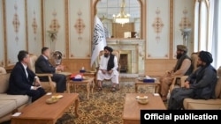 Делегация из Кыргызстана на встрече с первым заместителем главы правительства талибов Абдул Гани Барадаром.