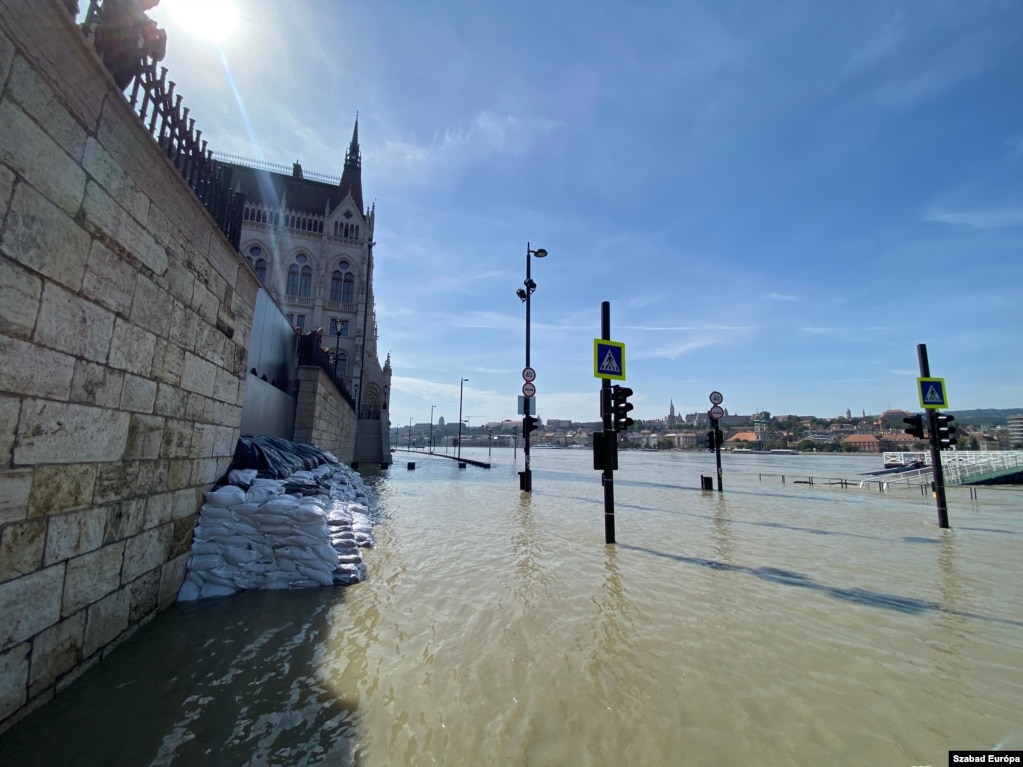 Nivelul Dunării din Budapeste a crescut considerabil în ultimele zile. 