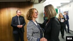 Министерката за одбрана Шекеринска и шефицата за надворешна политика на ЕУ Могерини. 
