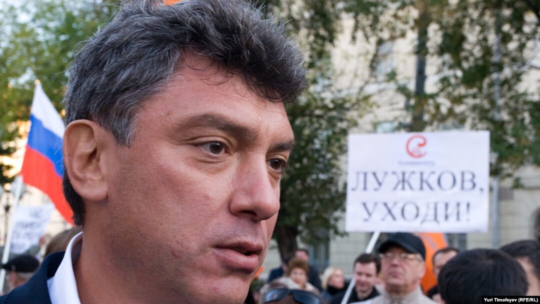 Boris Nemtsov at an anti-corruption rally in Moscow, 30Sep2009 