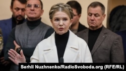 Під час виступу на судовому засіданні Тимошенко заявила, що вона «ніколи в житті, ні під яким тиском репресій не залишить Україну і не буде ховатися»