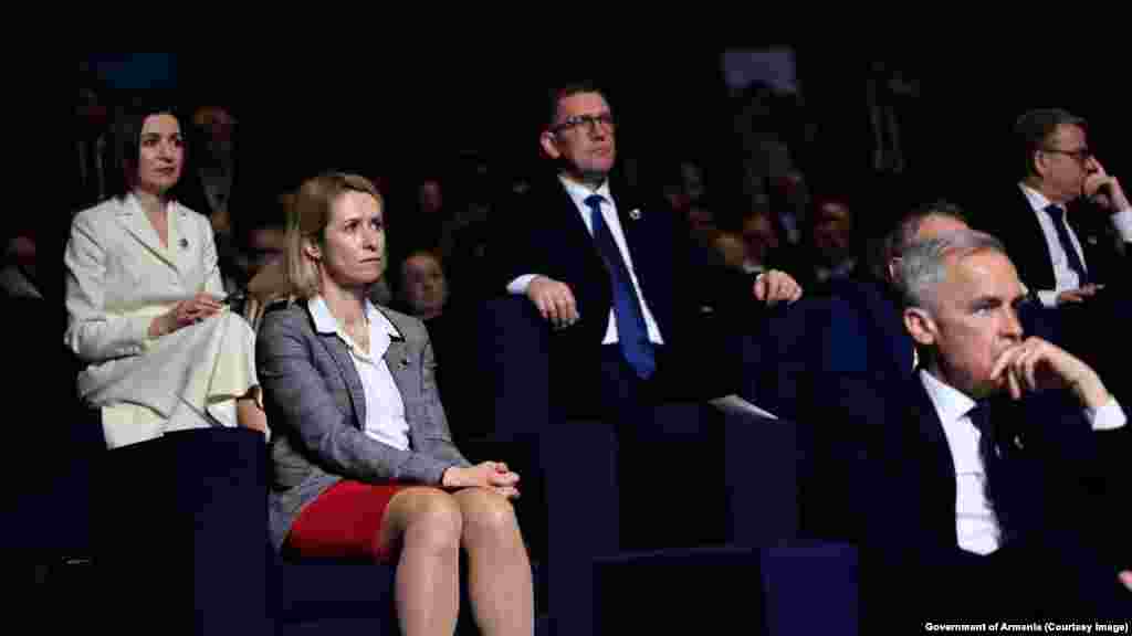 Slijeva nadesno: predsjednica Moldavije Maia Sandu, visoka predstavnica EU za spoljnu politiku Kaja Kallas, estonski premijer Kristen Michal i kanadski premijer Mark Carney posmatraju ceremoniju otvaranja.Samit u Jerevanu bio je prvi sastanak Evropske političke zajednice na kojem je učestvovala jedna neeuropska zemlja - Kanada.