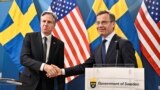 Američki državni sekretar Antony Blinken i švedski premijer Ulf Kristersson rukuju se tokom konferencije za novinare u Lulei, Švedska, 30. maja 2023.