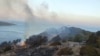 Unele incendii de pădure au la origine prostia umană: pe insula Hydra, din Grecia, poliția a arestat duminică echipajul unui iaht care a făcut sâmbătă foc de tabără pe țărm ca să amuze turiștii. Cei 13 sunt acuzați de distrugere din neglijență.&nbsp;