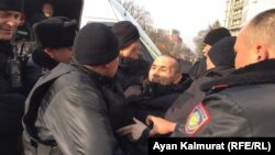 Олмаотадаги митингдан лавҳа, 2020 йил 22 феврали.