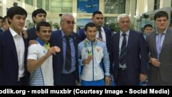 Салим Абдувалиев (третий слева) считается основным спонсором Олимпийской сборной Узбекистана.