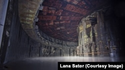  Снимка на Лана Сатор от вътрешността на съветски ракетен цех 