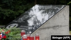 O placă memorială dedicată colaboraționiștilor naziști Ustași