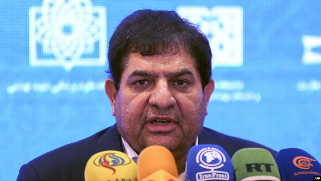 محمد مخبر در دهه هشتاد با فعالیت در بنیاد مستضعفان انقلاب اسلامی در حلقه نهادهای زیرمجموعه دفتر رهبر جمهوری اسلامی رشد کرد